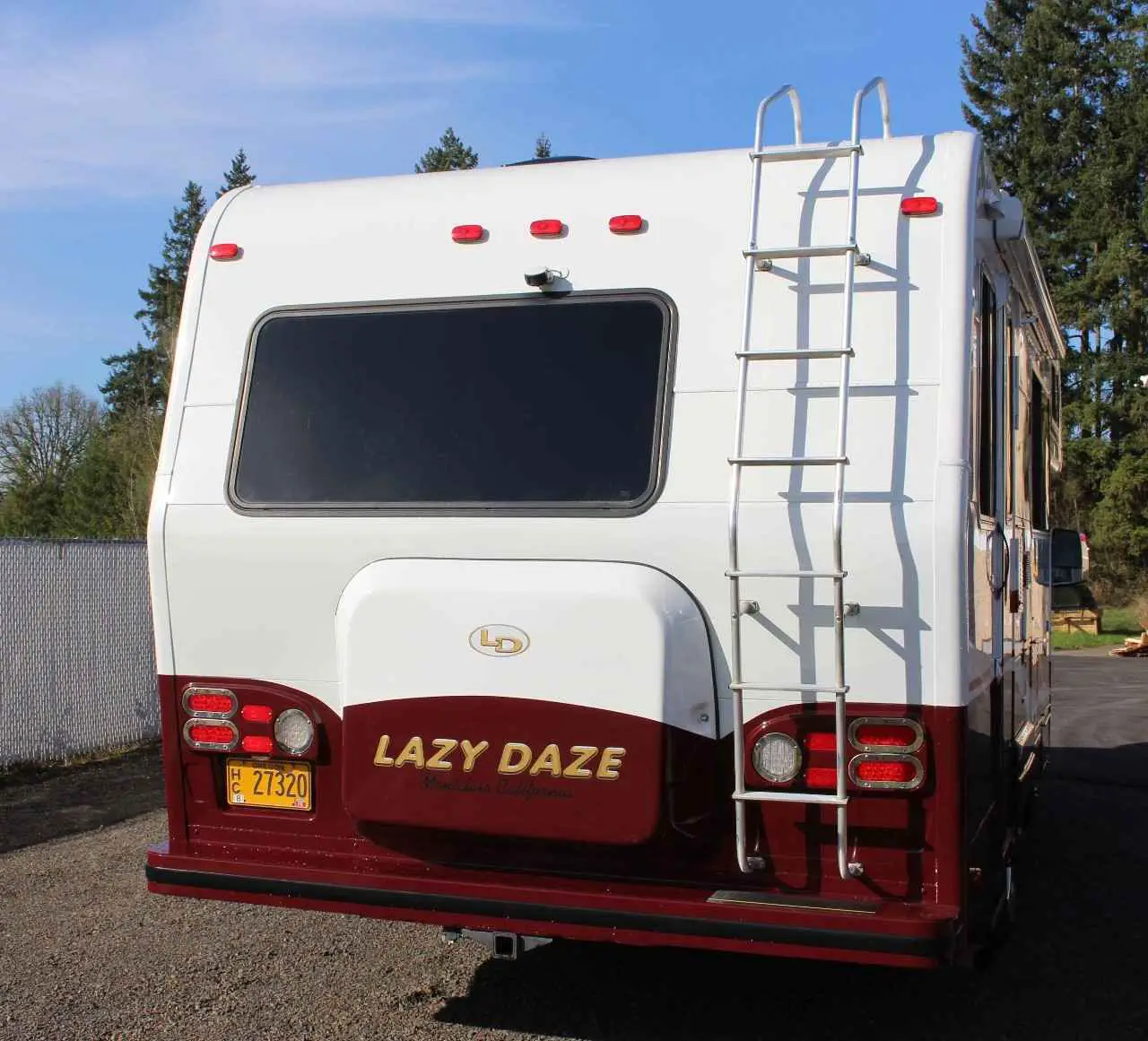 2012 Used Lazy Daze 24 FRONT DINETTE Class C in Oregon OR