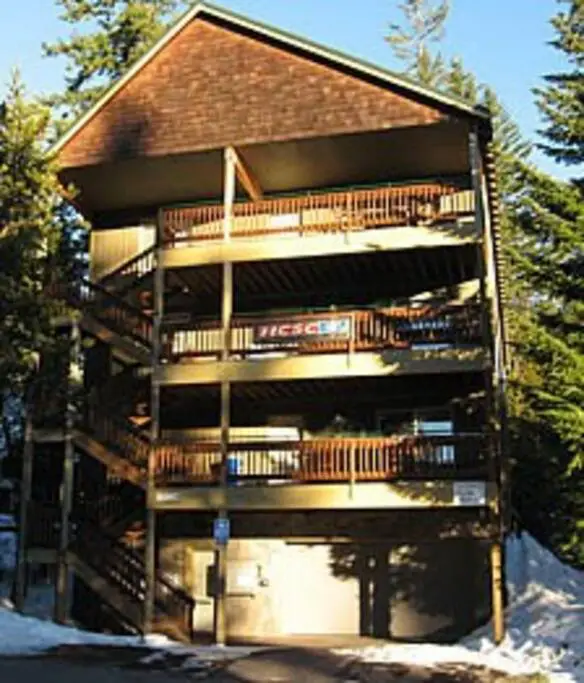 Boardwalk Lodge: Sleeps 48 maximum w/Two Hot Tubs
