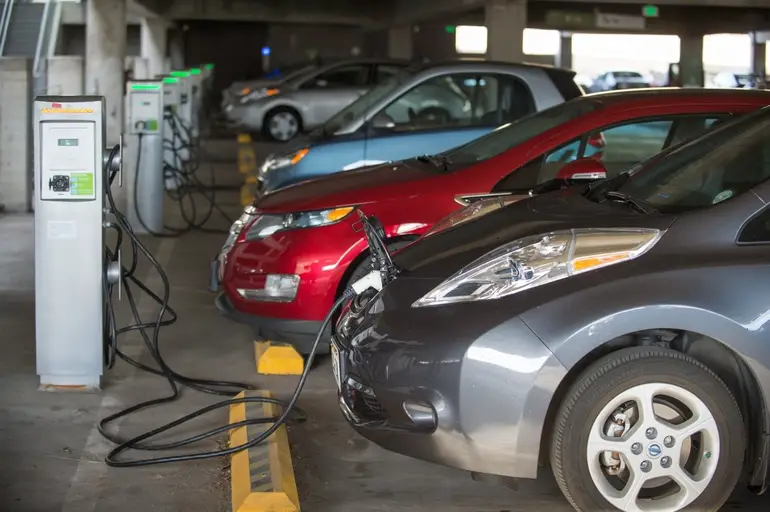 Electric car rebates returned for Bay State motorists on ...