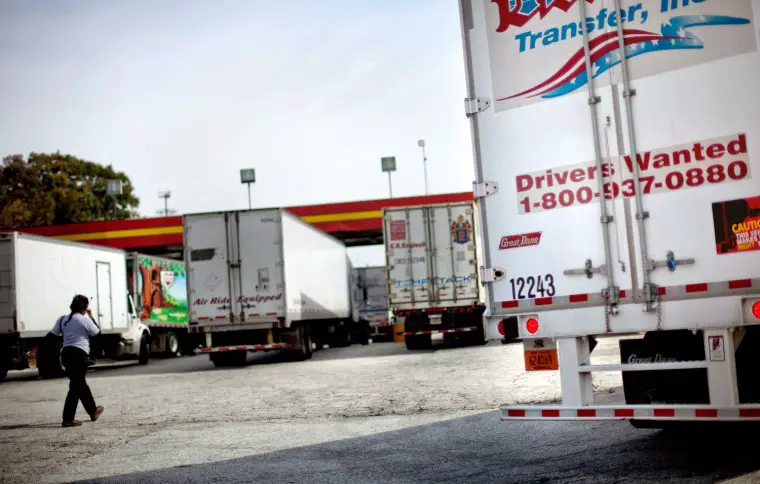 Feds, truckers clash over new safety rules
