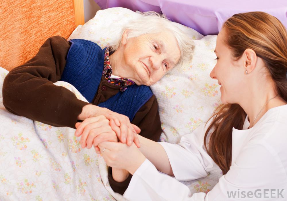 How do I Become an Elderly Caregiver? (with pictures)