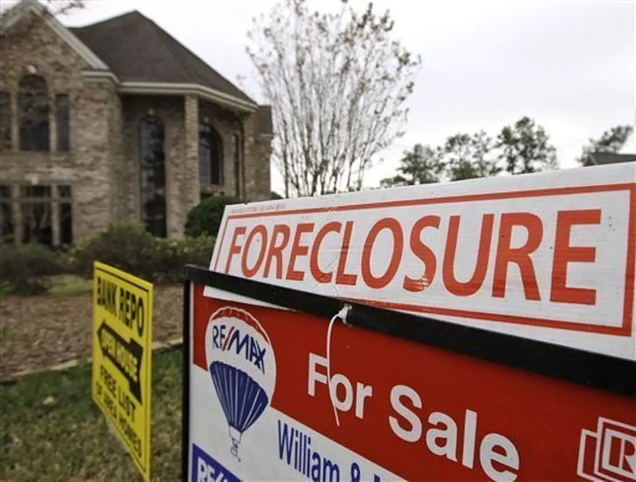 Mortgage assistance tailing off, foreclosures rise