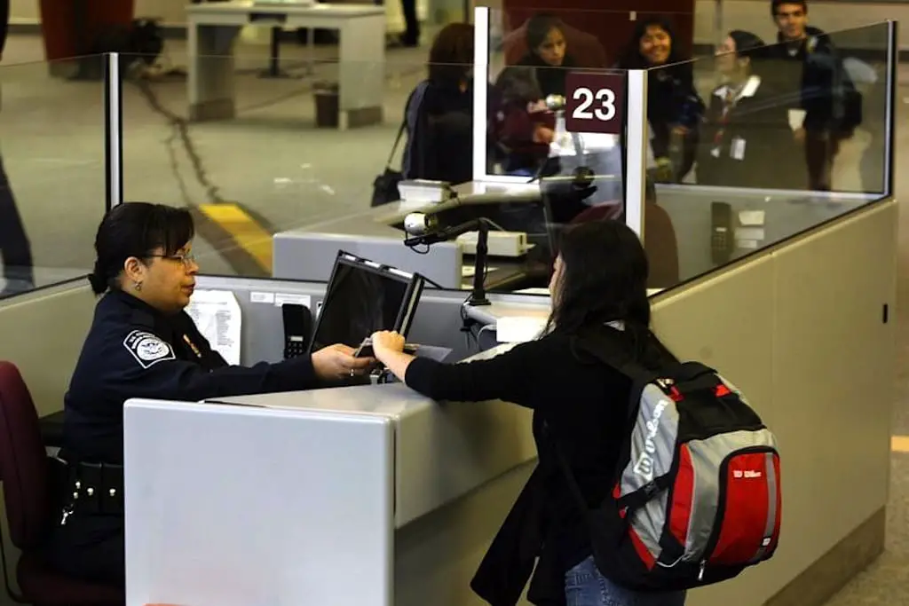 U.S. Travel Leaders Urge Congress to Cut Airport Wait Times to 30 ...